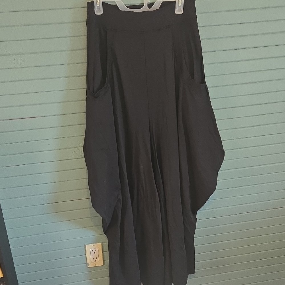 HALARA Black Draped A-Line Skirt with Pockets